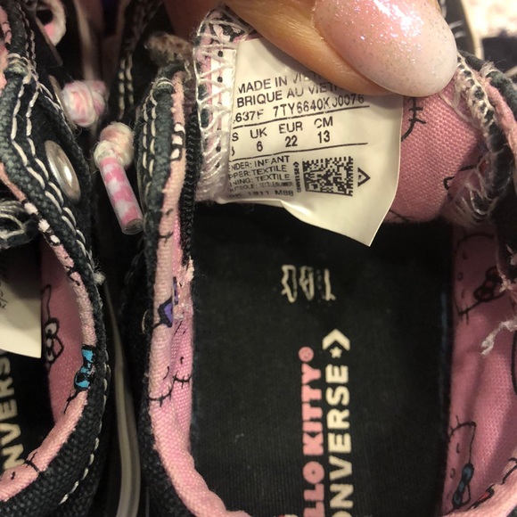 Hello Kitty Converse! 💕 - Picture 5 of 5